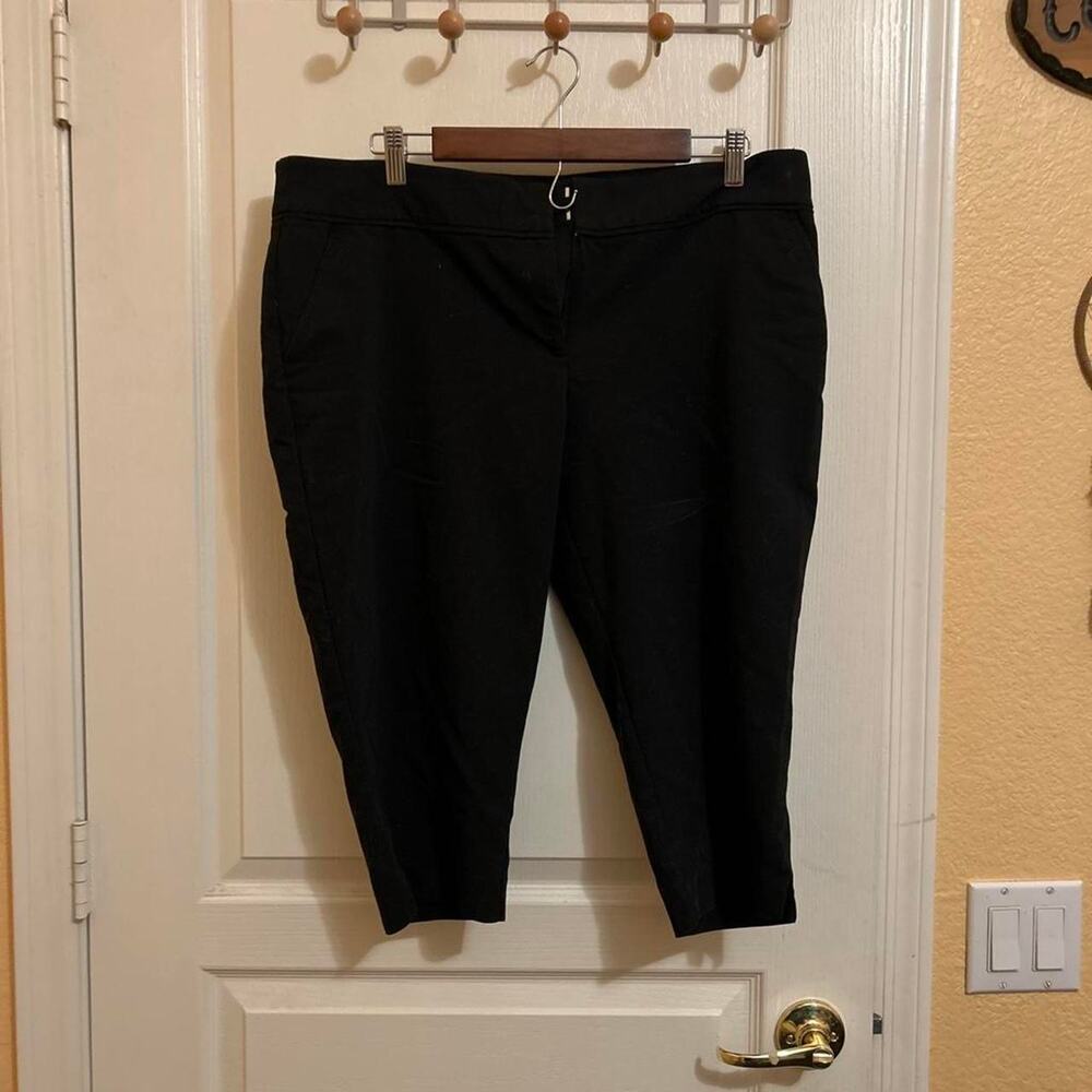 Black capri pants with a